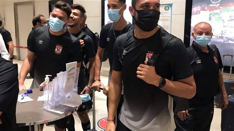بعثه الاهلي في مطار