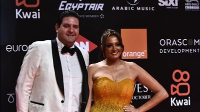 من الخطوبة لـ الزواج.. ريد كاربت مهرجان الجونة يجمع بشرى وزوجها للمرة الثانية