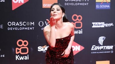 مايان السيد تتصدر تويتر بعد إطلالتها الجذابة بمهرجان الجونة.. ومتابعون: بومبوناية وملكة بجد