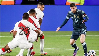 بيرو ترفض هدية مارتينيز في الخسارة أمام الأرجنتين بتصفيات المونديال | فيديو