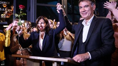 عمدة باريس تفوز ببطاقة الترشح للرئاسة الفرنسية عن الحزب الاشتراكي