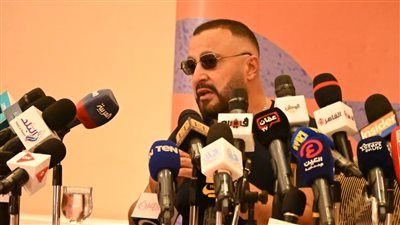 في أول مؤتمرات مهرجان الجونة.. أحمد السقا للصحفيين: الجثة قدامكم.. اعملوا اللي عايزينه
