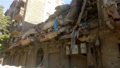 الصور الأولى لانهيار جزئي لعقار بباب الشعرية