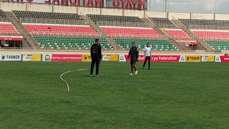 كارتيرون يتفقد أرضية