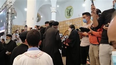 وصول أساقفة الصعيد للمشاركة فى تجنيز الأنبا كاراس| صور