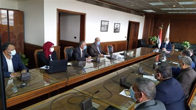 وزير الري يتابع موقف مشروعات التأقلم مع التغيرات المناخية