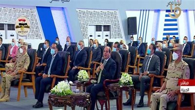  السيسي: إحنا بنضيع الأراضي الزراعية الغالية في السكن وسايبين الصحراء الشاسعة 