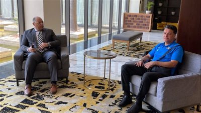 بعثة بيراميدز تتوجه إلى ملعب عزام برفقة أعضاء السفارة المصرية | صور