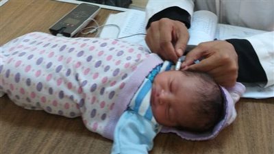 فحص وعلاج 14 ألف طفل حديث الولادة بالمنيا