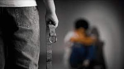 تفسير رؤية ضرب الابن في المنام وعلاقته بالخلافات الزوجية وخسارة المال 