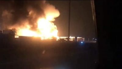 اللقطات الأولى لحريق هائل بأحد مصانع منطقة الاستثمار في الإسماعيلية | فيديو