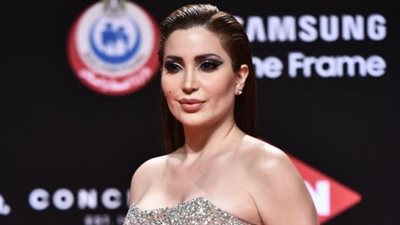 نسرين طافش تتألق على السجادة الحمراء في ثالث أيام مهرجان الجونة السينمائي | صور