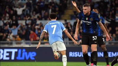 إنتر ميلان يتلقى أول خسارة في الدوري الإيطالي من لاتسيو 1/3