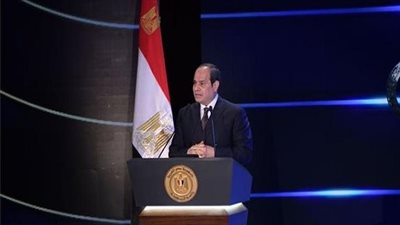 في احتفالات المولد النبوي..  الطيب يهدي الرئيس السيسي مصحف الأزهر الشريف 