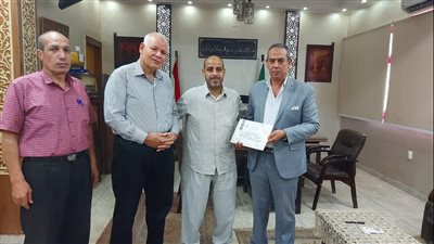 تكريم المعلم ضحية الإهانة على يد طالب بالقليوبية 