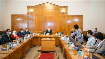 وزير الري يشارك في اختيار بحث طلاب مدارس 