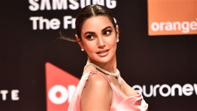 خبير موضة: درة ظهرت مثل الأميرات في مهرجان الجونة 