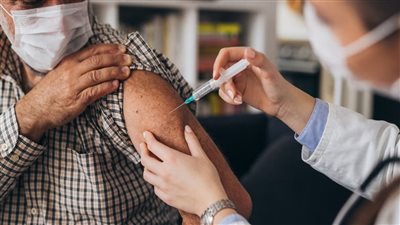 مستشار الرئيس: لدينا جرعات من لقاح كورونا تكفي لإعطاء جرعة تعزيزية للمصريين