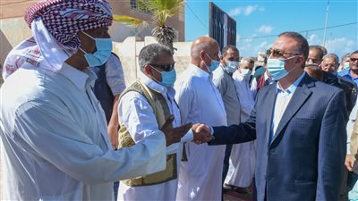 محافظ الإسكندرية يسلم مساعدات لـ60 أسرة بقرية أبو صير ببرج العرب