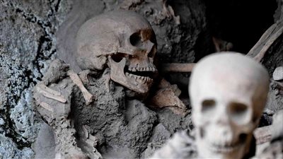 نهاية مأساوية.. اكتشاف هيكل عظمي لإيطالي مات بالغليان قبل 2000 عام