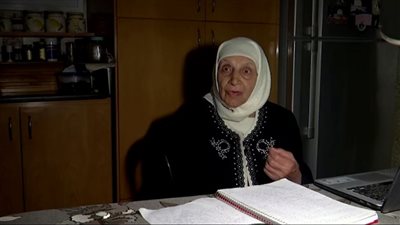 عمرها 85 عامًا.. جدة فلسطينية تتخرج في الجامعة 