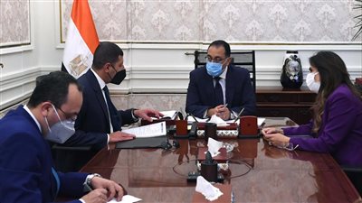 رئيس الوزراء يتابع ملفات عمل الهيئة العامة للاستثمار والمناطق الحرة 