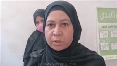 بنات الصعيد يحولن عظام الجمال إلى لوحات فنية بقنا | فيديو