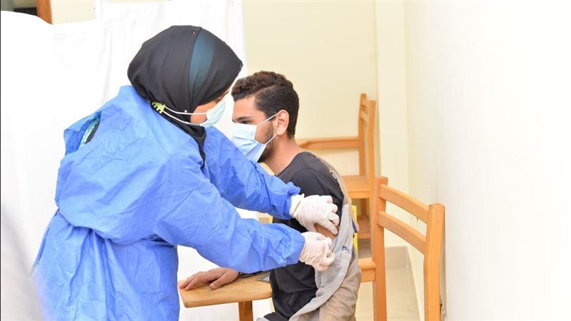 تطعيم طلاب المدارس