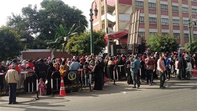 زحام شديد في لجنة فاطمة الزهراء بالموسكي للتصويت بالانتخابات الرئاسية (فيديو وصور) 