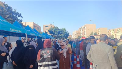 السيدات يتصدرن المشهد، توافد الناخبين على مقار اللجان الانتخابية بالإسماعيلية (صور) 