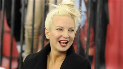 المغنية سيا تجري عملية شفط دهون