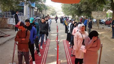 الطابور يقترب من 100 متر، تزاحم أهالي الشرقية أمام لجان انتخابات الرئاسة (بث مباشر)