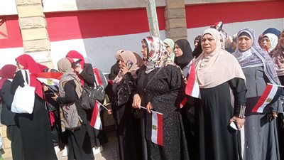 إقبال السيدات على لجنة الشهيد أحمد ذكي بمدينة الفيوم (صور)