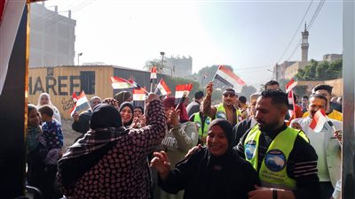 السيدات بالأعلام يتصدرن المشهد الانتخابي بلجان طوخ ( صور )