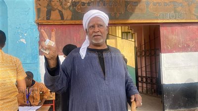 كبار السن والسيدات يتصدرون المشهد فى لجان الانتخابات بأسوان (فيديووصور)