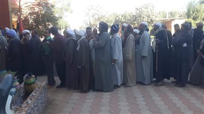 بالجلباب والعصا، طوابير أمام لجان الانتخابات الرئاسية في أبو تشت بقنا (صور)