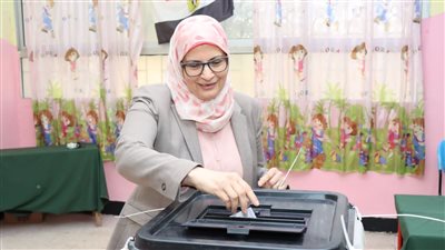 رئيس هيئة التنمية الصناعية تدلي بصوتها في الانتخابات الرئاسية بالقاهرة الجديدة