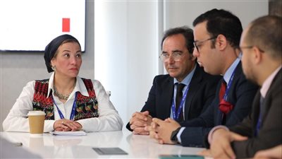 وزيرة البيئة تلتقي وفد المفاوضين المصريين المشارك في مؤتمر المناخ