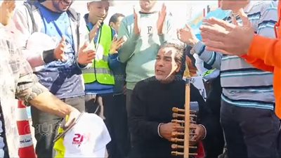 على أنغام السمسمية، اصطفاف المواطنين أمام اللجان الانتخابية في الإسماعيلية (فيديو) 