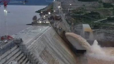 خبير موارد مائية يكشف قرب توقف تدفق المياه من سد النهضة استعدادا للملء الخامس