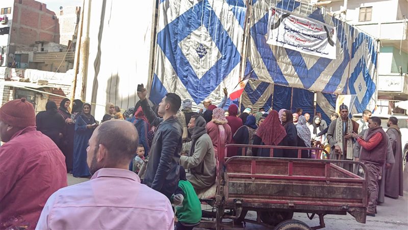 إقبال المواطنين على