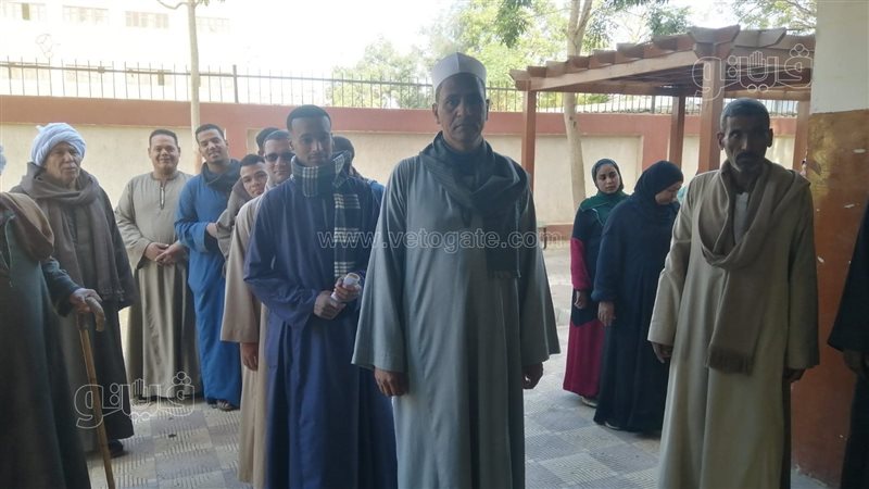 بالجلباب والعمة الصعيدي،
