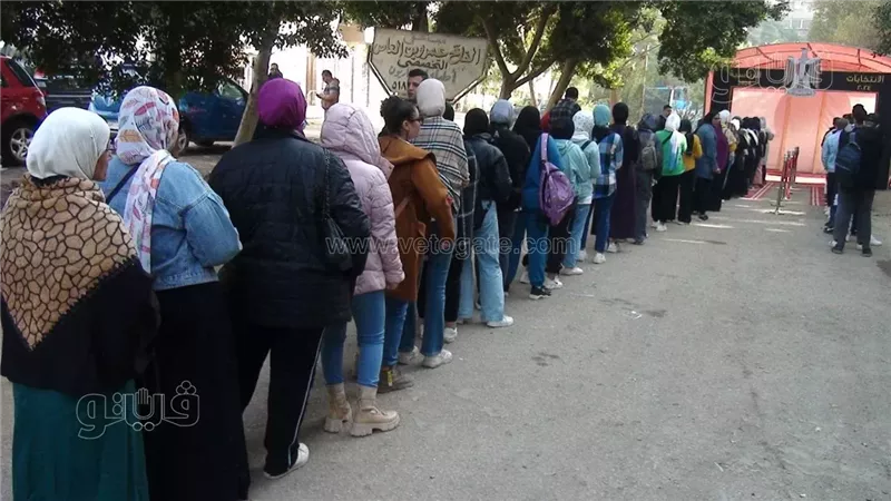 زحام من المواطنين
