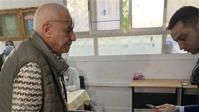 حسين لبيب يدلي بصوته فى انتخابات الرئاسة (صور)