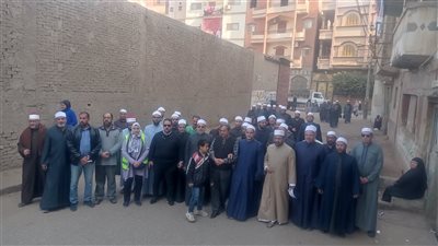 بالعمة والجلباب، مسيرة أوقاف زفتى لحث المواطنين علي المشاركة بالانتخابات (صور)