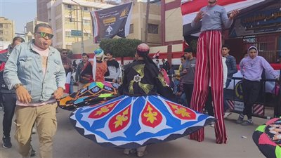 التنورة والأغاني تشعل حماس الناخبين أمام اللجان الانتخابية في الدقهلية (فيديو)