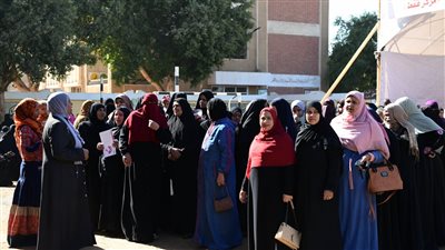إقبال نسائي على لجان الانتخابات الرئاسية 2024 في قنا (صور) 