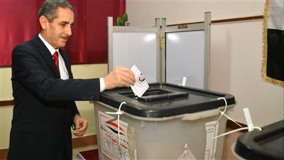محافظ الغربية يدلي بصوته في الانتخابات الرئاسية 2024 بطنطا (صور)