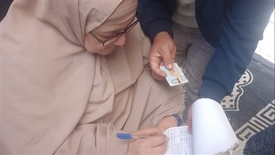 قضاة بلجان الغربية يخرجون لمساعدة ذوي الاحتياجات الخاصة للإدلاء بأصواتهم (صور)