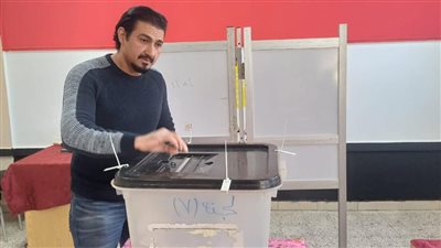 ياسر جلال يدلي بصوته في انتخابات الرئاسة 2024 بـ 6 أكتوبر 